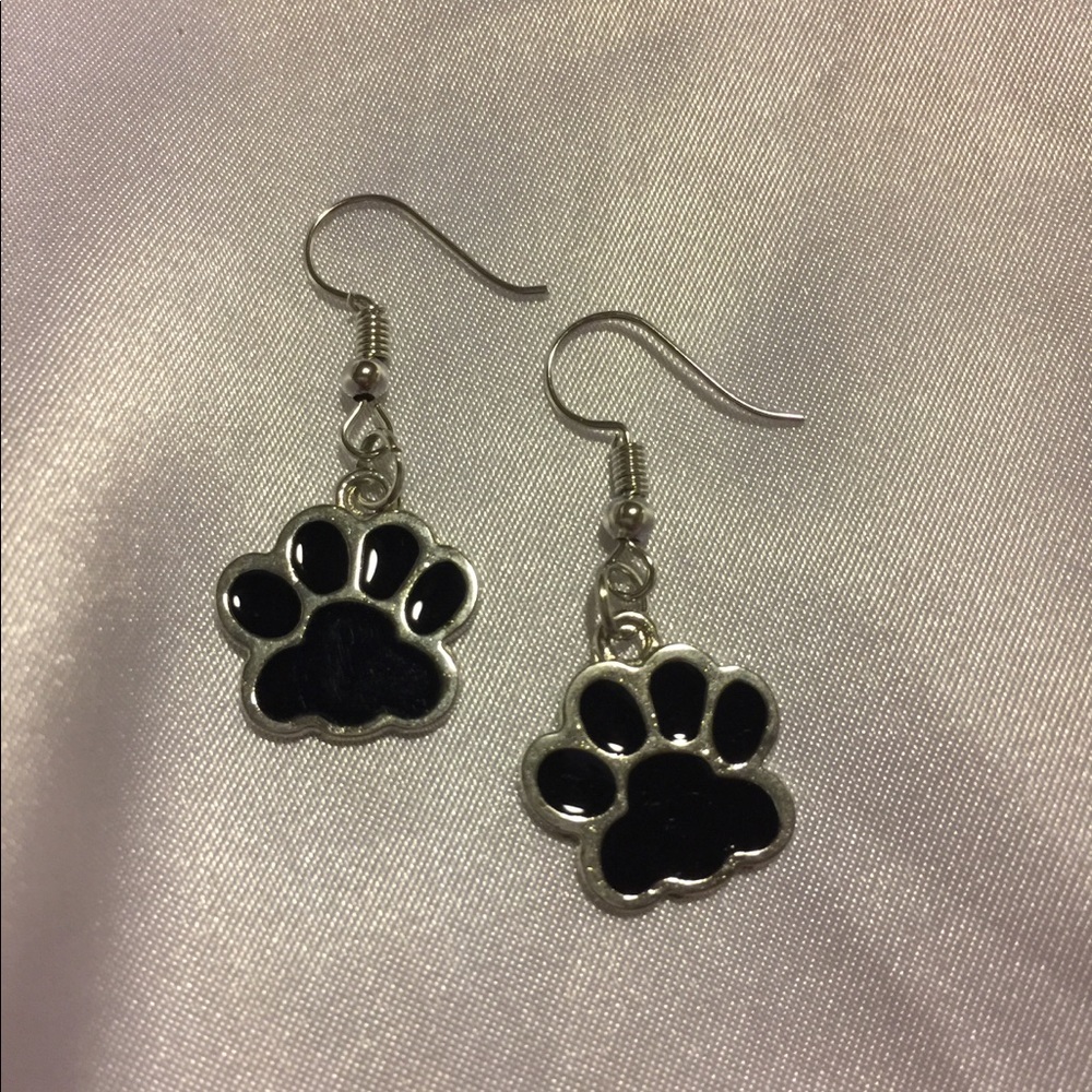 New Paw🐾 Print Pierced Earring Set